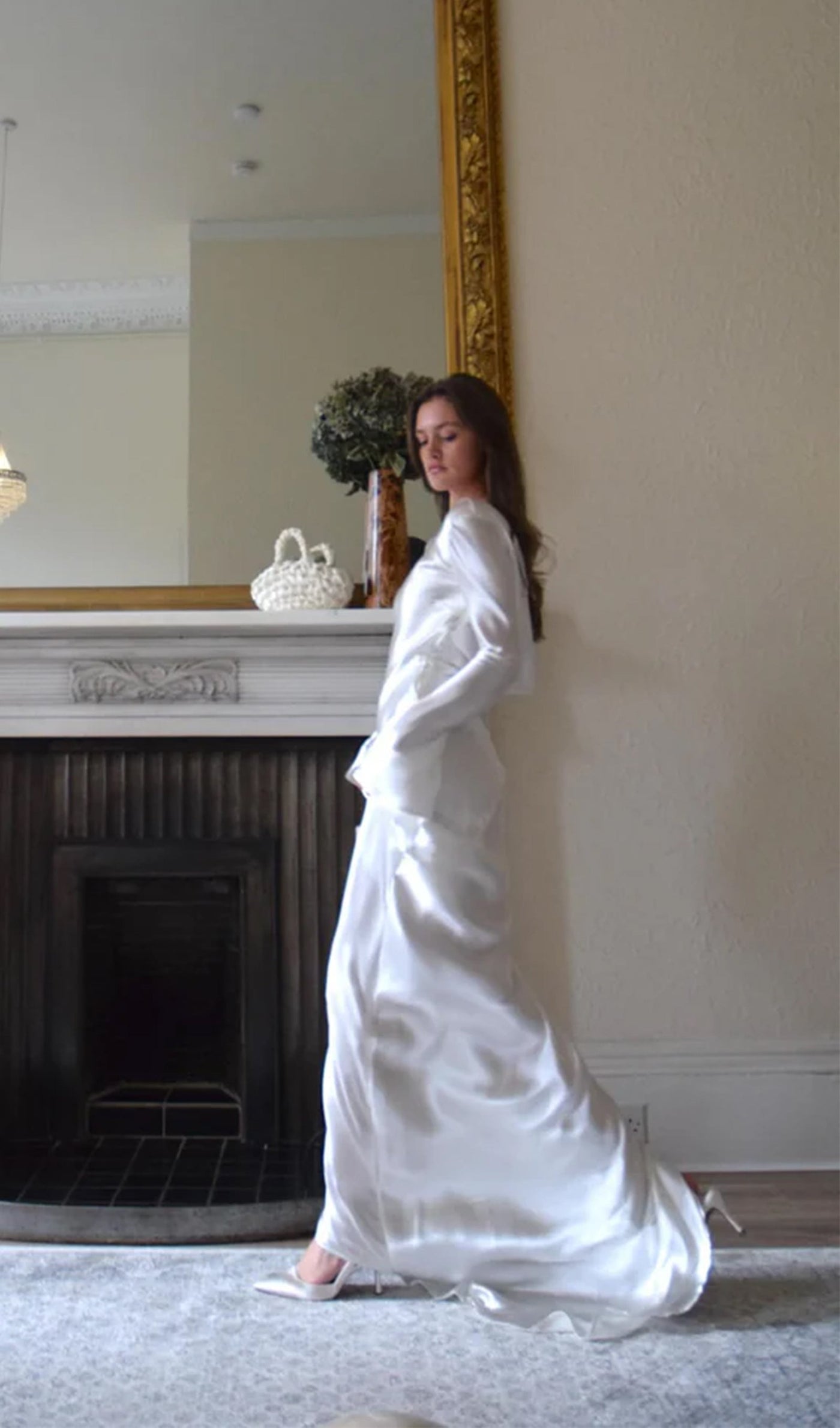 White Satin Long Sleeved Slim Evening Dress