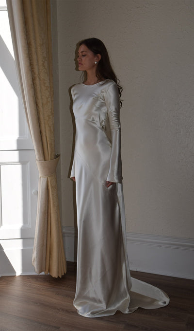 White Satin Long Sleeved Slim Evening Dress