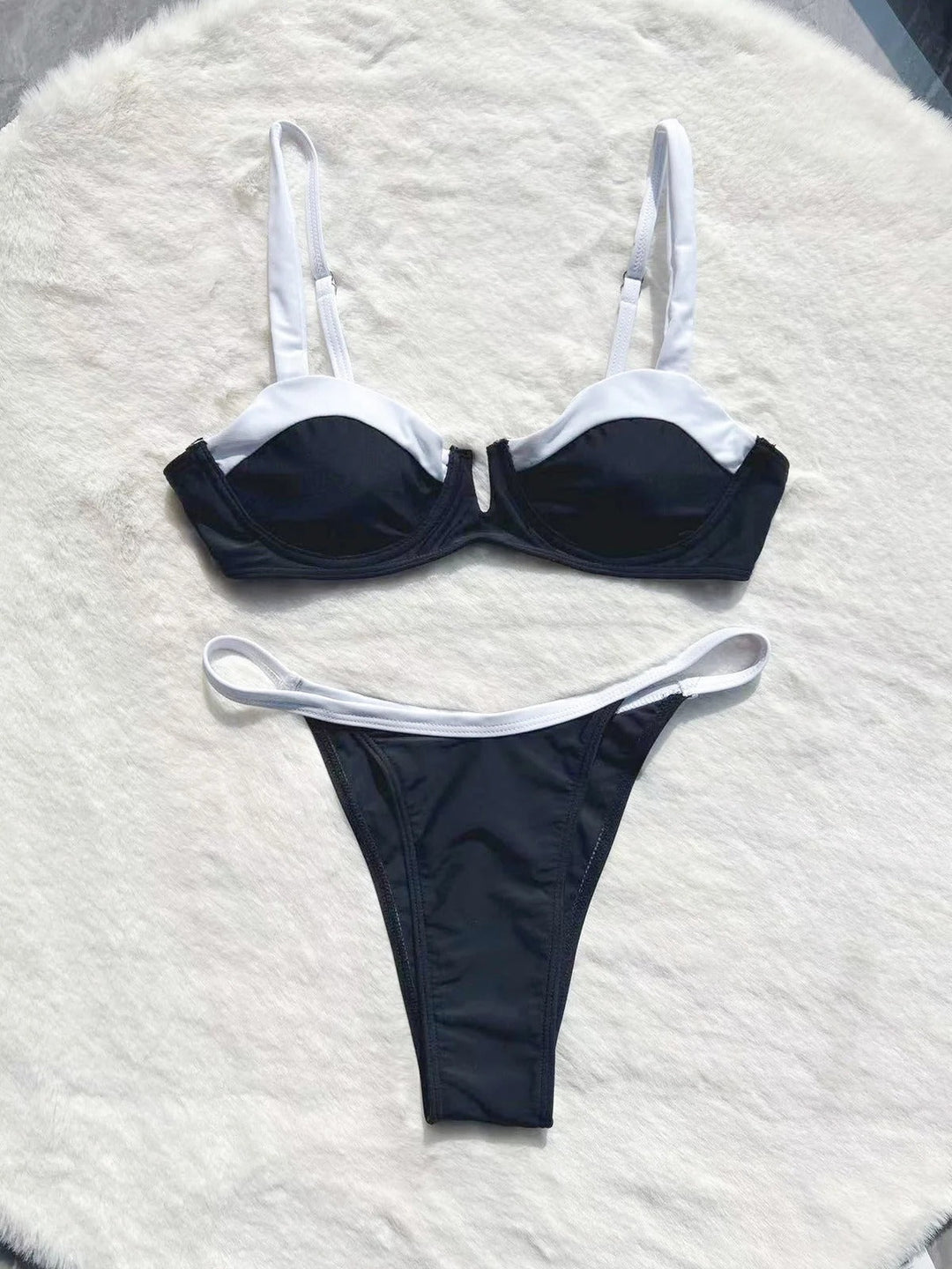 Jolie Black white bikini